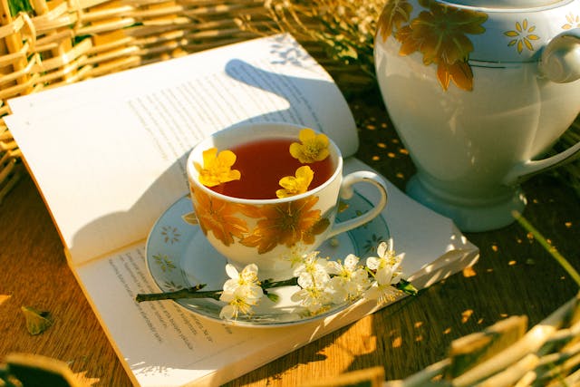 tea with yellow blosssoms